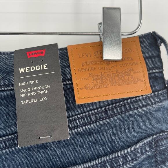 LEVI’S Wedgie Denim Jeans High Rise Tapered Leg Raw Hem Crop 99% Cotton NWT SZ29 - Picture 5 of 16